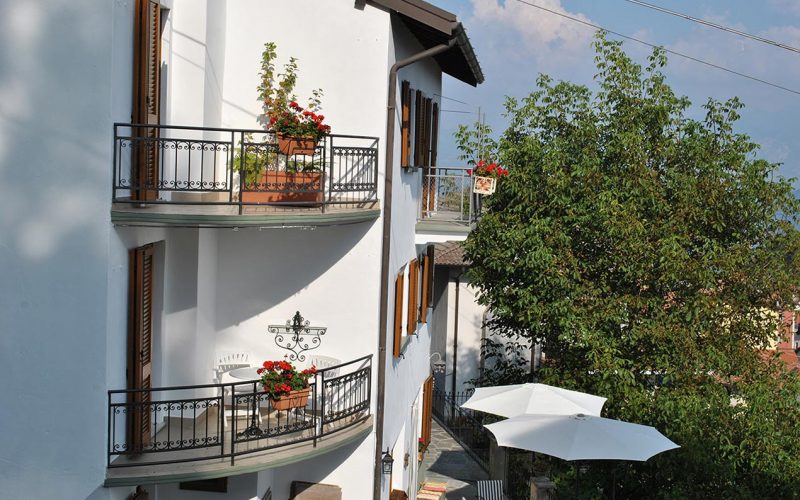 casa-due-piani-bed-breakfast-stanze-balconcino-vista-sul-lago-di-como