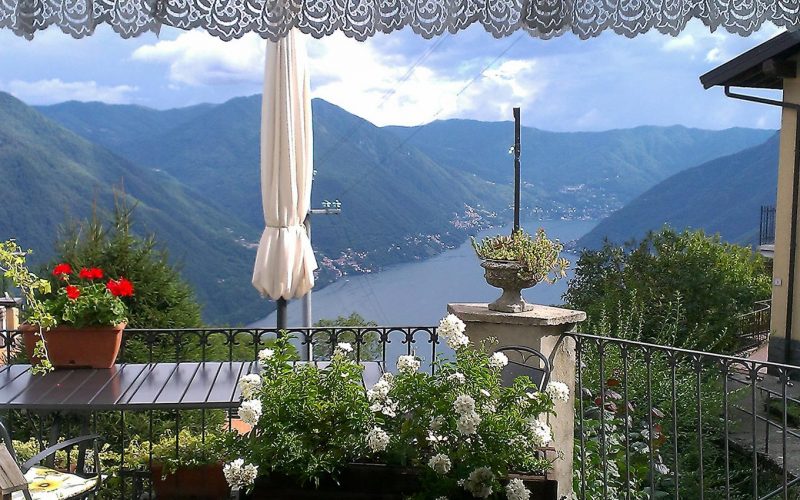 vista-finestra-sul-lago-balcone-bed-breakfast-como
