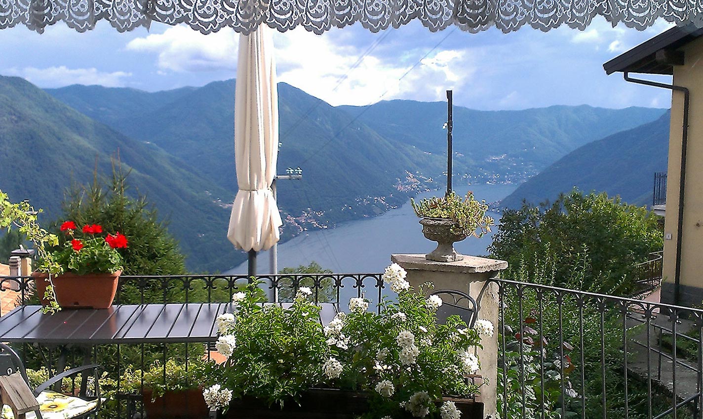 vista-finestra-sul-lago-balcone-bed-breakfast-como