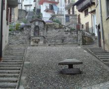 vista-di-piazza-fontana-a-pigra-como- vista-di-piazza-fontana-a-pigra-como-